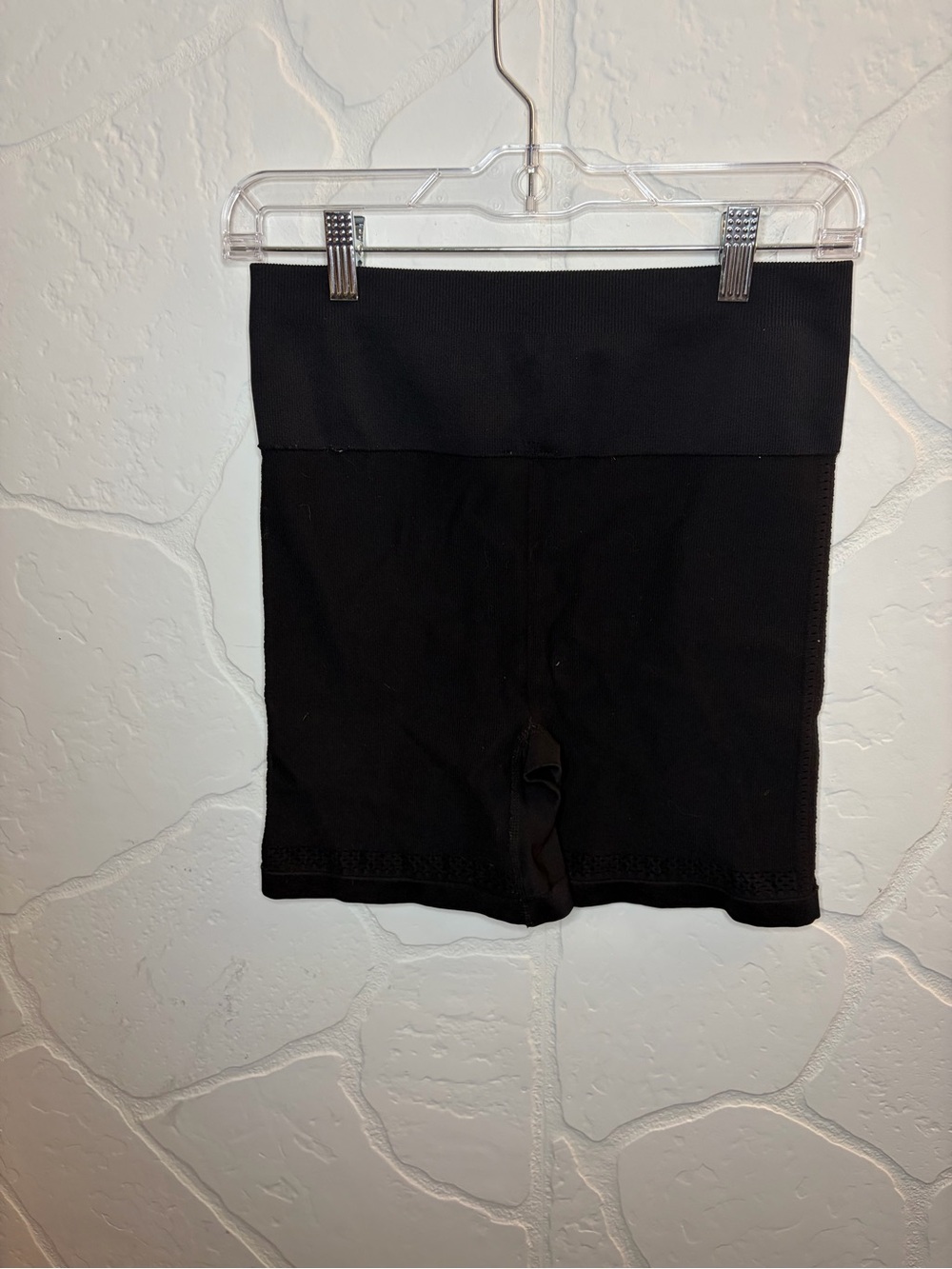 Fabletics Seamless Rib High-Waisted 6" Biker Shorts Black Size M